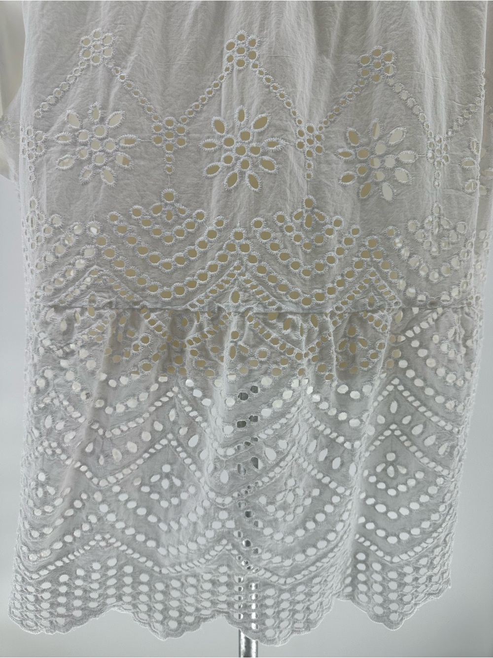 Chico's White Embellished Eyelet Detail Short Sleeve Top Sz 3/XL - Picture 5 of 12